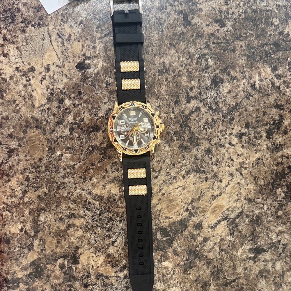 #84 Zhowe Men’s Quartz Watch Featuring a Gold Tone Alloy Case and Black Dial - Picture 2 of 6